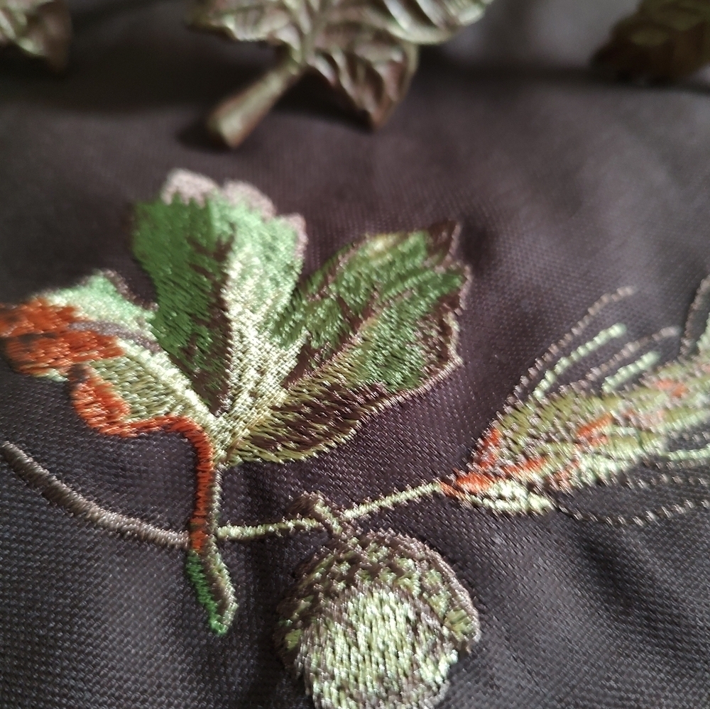 Napkins and Napkin Rings - Picture 2 of 3
